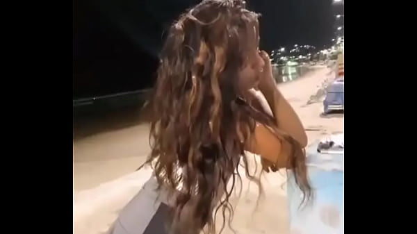 NA PRAIA PROCURANDO ALGUEM PRA GRAVAR TWITTER @ALICEMILGRAUU